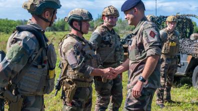 Le général Jean-Marc Vidaud rencontre la SER du 2e RPIMa sur la ZMT Samwest