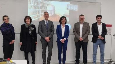 M. Stéphane Taillat - Maître de conférences en histoire contemporaine (au centre)