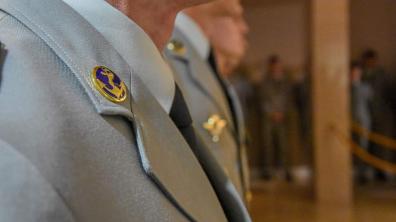 Remise des calots aux lieutenants ayant choisi les Troupes de marine