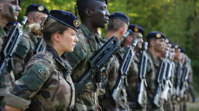 Une section du 24e régiment d’infanterie sur le terrain.